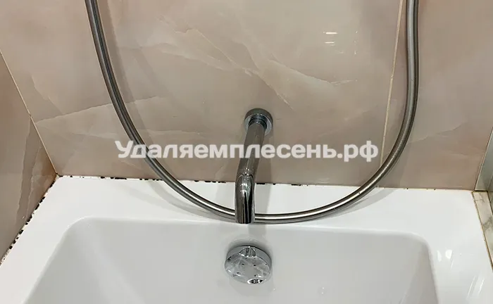 Замена герметика на&nbsp;ванне